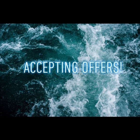 Meet your Posher, Steph⚡️ - Picture 1 of 3